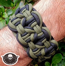 Paracord bracelet from paracordia_uk