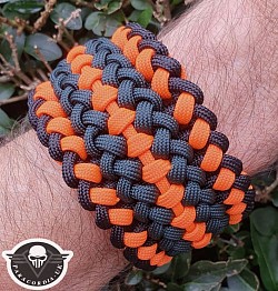 Custom paracord bracelet from paracordia_uk
